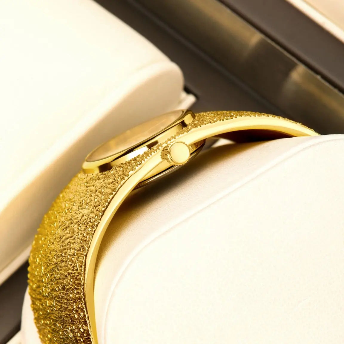YaLaLuSi Luxury Women's Bracelets, Watches, Vintage Waterproof Gold Watches, Gifts Watch for Ladies Reloj Mujer